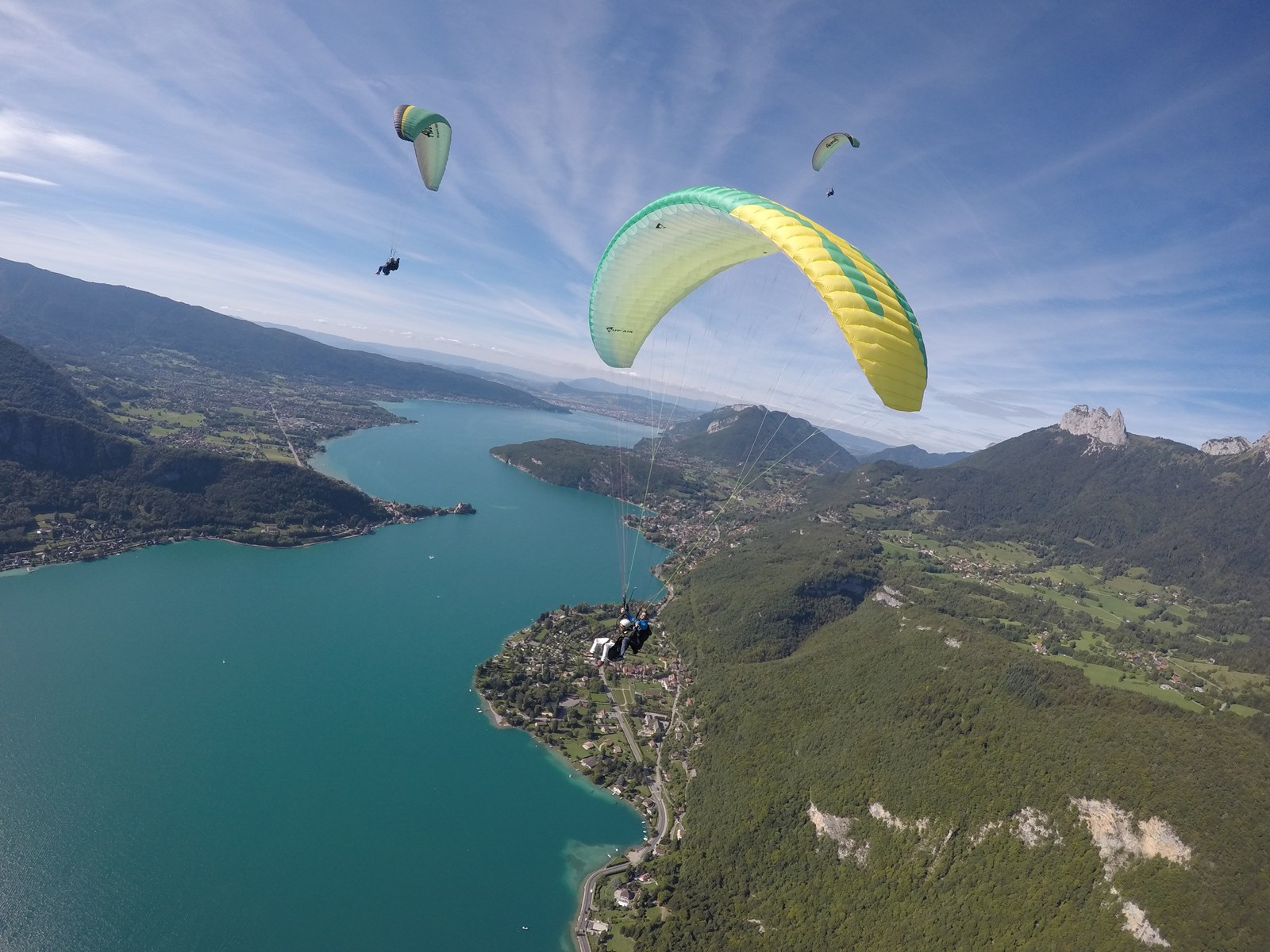 A "Mont Blanc Live" show on parapente