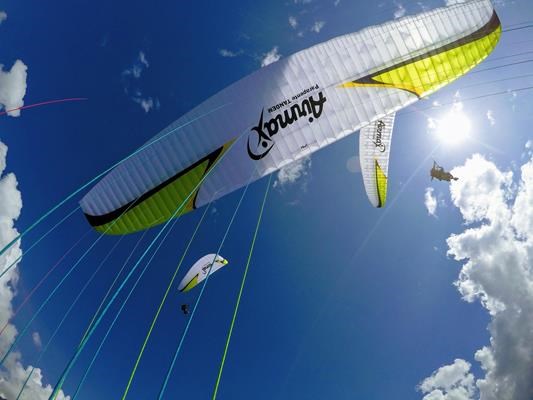 Annecy paragliding tandem – thermal flight 