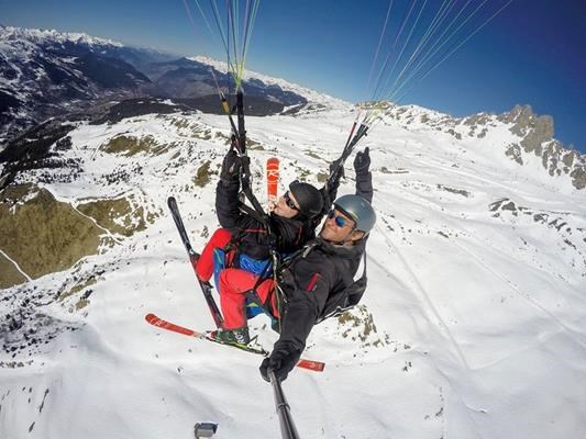 Paragliding tandem flight M&#233;ribel – panoramic flight 